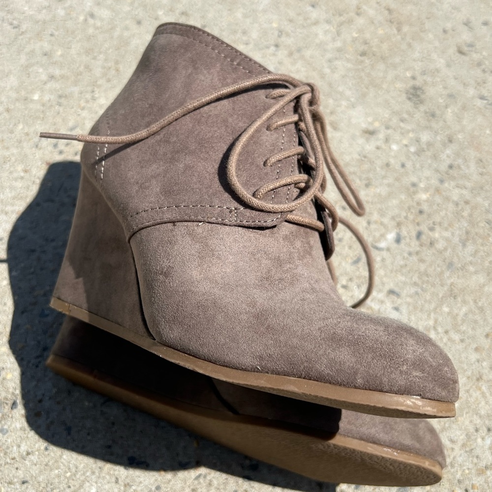 Arizona Wedge Heel Booties, Taupe, size 7M - Picture 5 of 16
